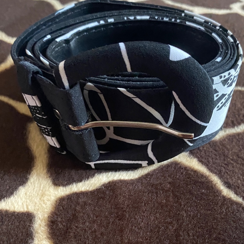 Vintage Astor Black and White Graphic Fabric Belt